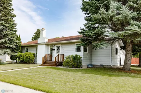 2320 11th St S, Moorhead, MN 56560