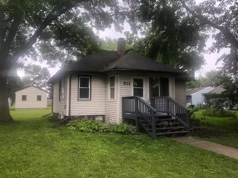 611 7th St SE, Waseca, MN 56093
