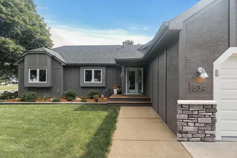 534 Hyde Ave N, Mahtomedi, MN 55115