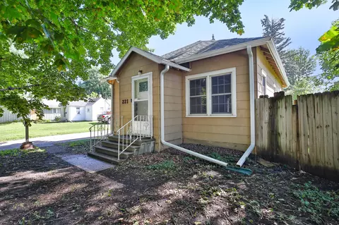 221 Bryan Ave, Owatonna, MN 55060