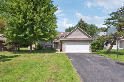 7944 Highpointe Rd, Woodbury, MN 55125
