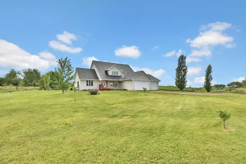 25389 Saint Croix Trl, Shafer, MN 55074