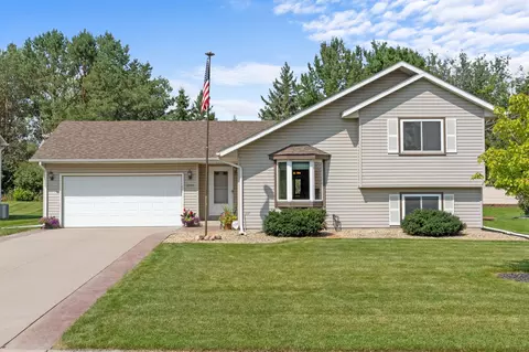 3546 Gentry Ave N, Oakdale, MN 55128