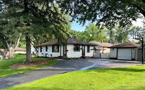 2598 Mayer Ln E, Maplewood, MN 55119