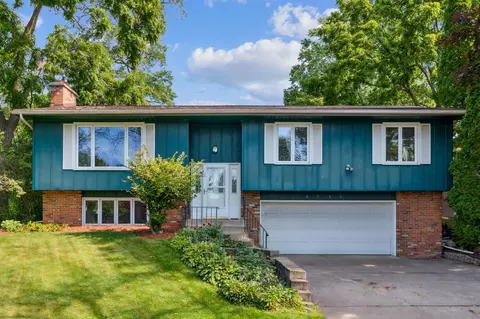 2751 Chisholm Ave, North Saint Paul, MN 55109