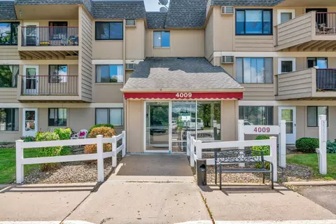 4009 Heritage Hills Dr #209, Bloomington, MN 55437