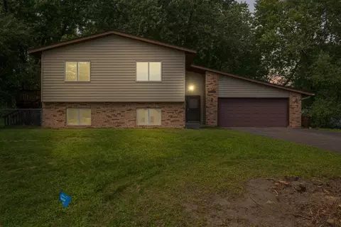 2856 Helena Ave N, Oakdale, MN 55128