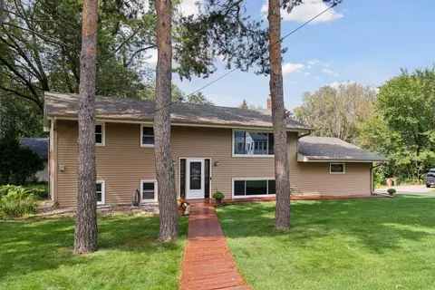 246 Iris St, Mahtomedi, MN 55115