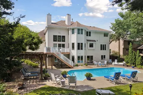315 Oak Ridge Dr, Vadnais Heights, MN 55127