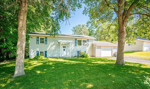 100 Knollwood St W, Annandale, MN 55302