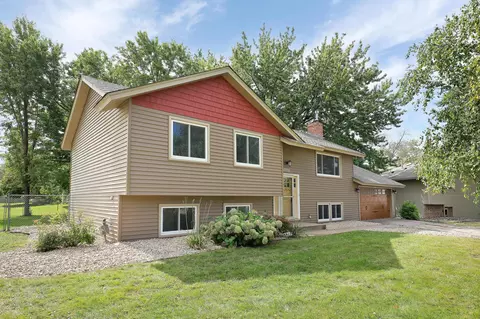 11522 W River Hills Dr, Burnsville, MN 55337