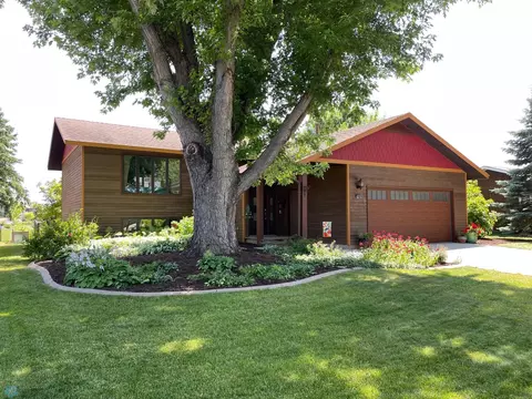 3619 Par St N, Fargo, ND 58102