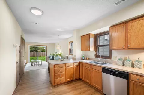 854 Woodgate Dr #217, Vadnais Heights, MN 55127