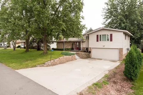 914 Westwood Dr SW, Alexandria, MN 56308