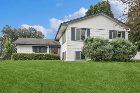 8611 Elm St, Rockford, MN 55373