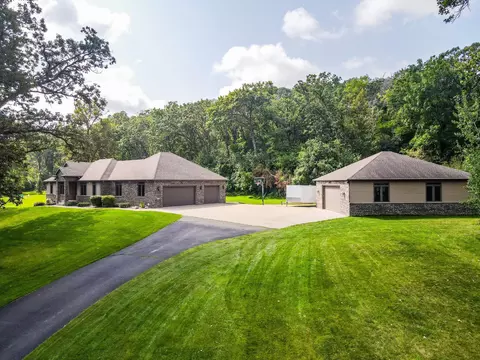 2307 SE Tomar Ln SE, Rochester, MN 55904