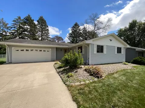 1417 Woodhill Dr, Woodbury, MN 55125