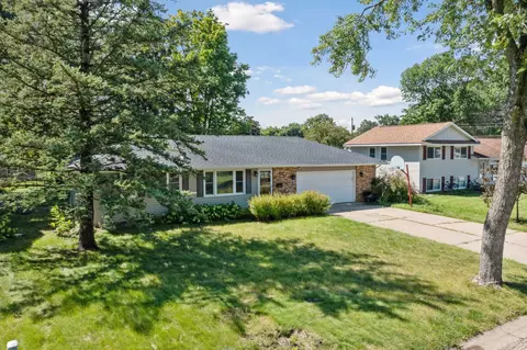 204 Strese Ln, Apple Valley, MN 55124