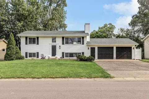 2119 Cliffview Dr, Eagan, MN 55122