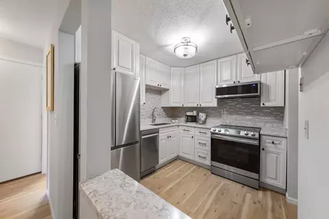 1887 Silver Bell Rd #316, Eagan, MN 55122