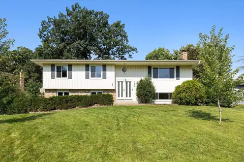 1305 Wilderness Run Dr, Eagan, MN 55123