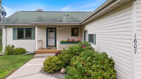 1607 SE 3rd Ave, Grand Rapids, MN 55744