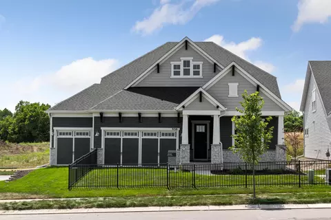 938 Goldfinch St, Chaska, MN 55318