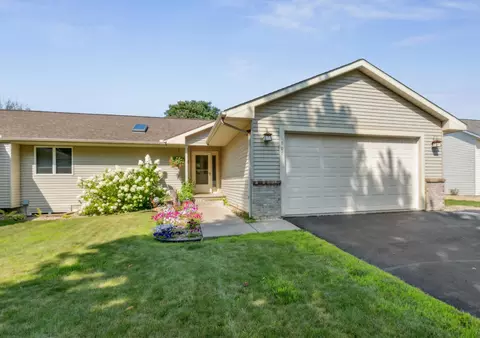907 N Winter St, River Falls, WI 54022