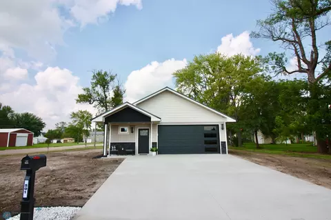 501 1st St NE, Hankinson, ND 58041