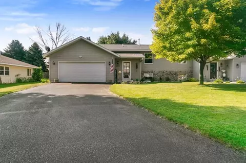 2302 Sacia Ln, Hudson, WI 54016