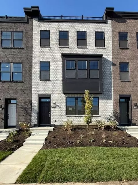 905 Falls Psge W #H, Saint Paul, MN 55116