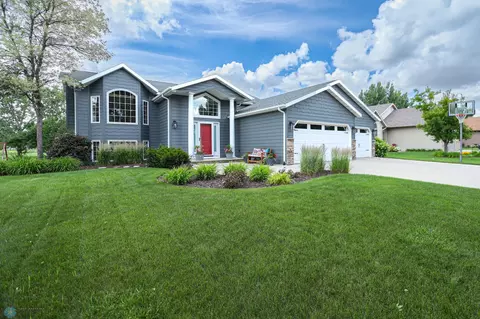 3825 22nd St S, Fargo, ND 58104