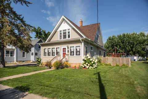612 W Lyon Ave, Lake City, MN 55041