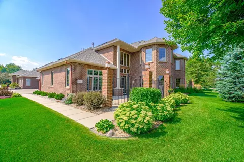 233 W Canyon Dr, Hudson, WI 54016