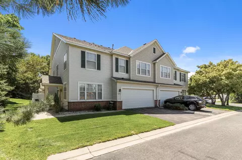 1703 Countryside Dr, Shakopee, MN 55379
