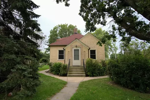 423 Central Dr W, Braham, MN 55006