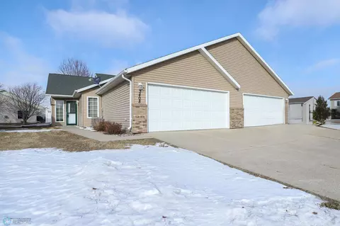 3408 38th St S, Moorhead, MN 56560