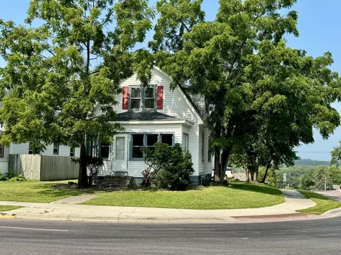 102 S 4th St, Le Sueur, MN 56058