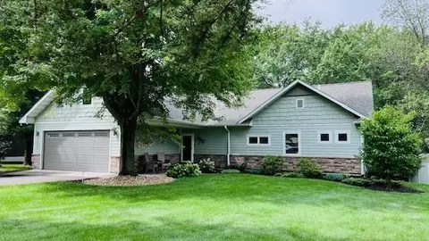 1005 Peony Ln N, Plymouth, MN 55447