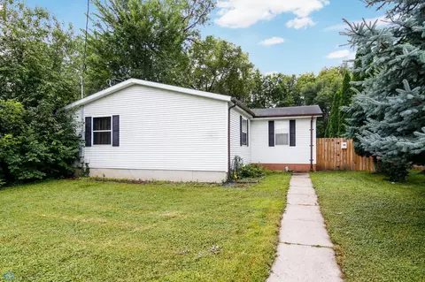 219 6th Ave S, Moorhead, MN 56560