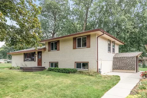 2630 Mayer Ln E, Maplewood, MN 55119