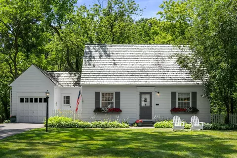 516 Janalyn Cir, Golden Valley, MN 55416