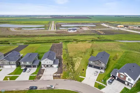 7747 Cub Creek Way, Fargo, ND 58047