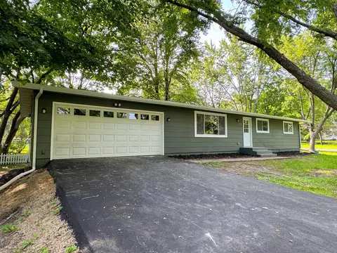 835 Niagara Ln N, Plymouth, MN 55447