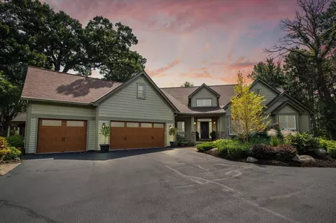 3387 Pioneer Pl, Stillwater, MN 55082