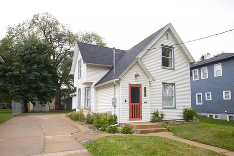 906 E Center St, Rochester, MN 55904