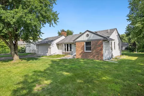 1151 Skillman Ave W, Roseville, MN 55113