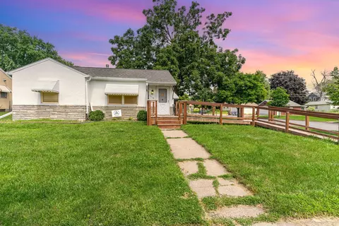 1715 Hyacinth Ave E, Saint Paul, MN 55106