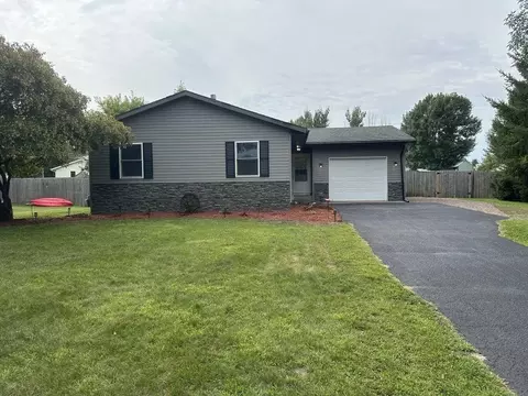 807 Marion St SW, Isanti, MN 55040