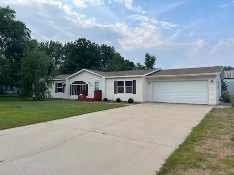 635 Lockerbie St E, Litchfield, MN 55355